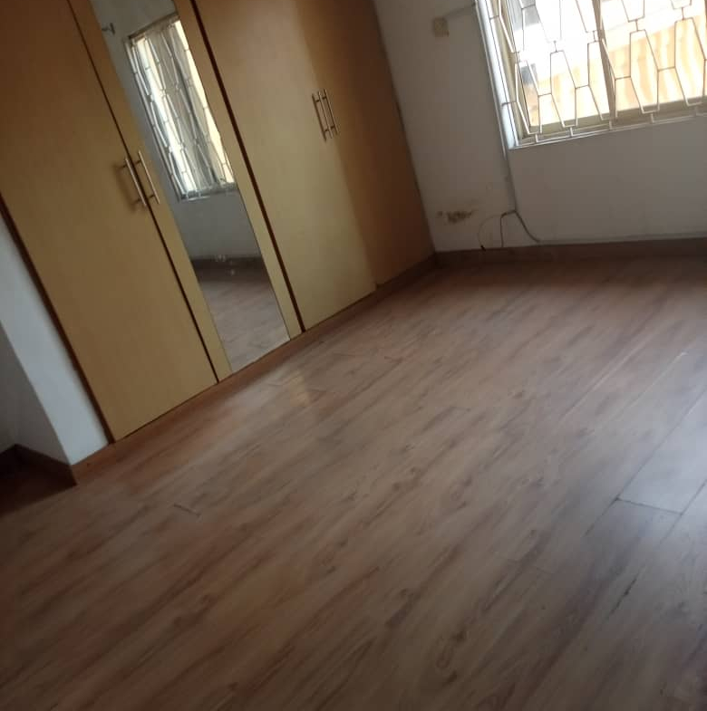 To let 5 bedroom semi detached duplex with bq self compound