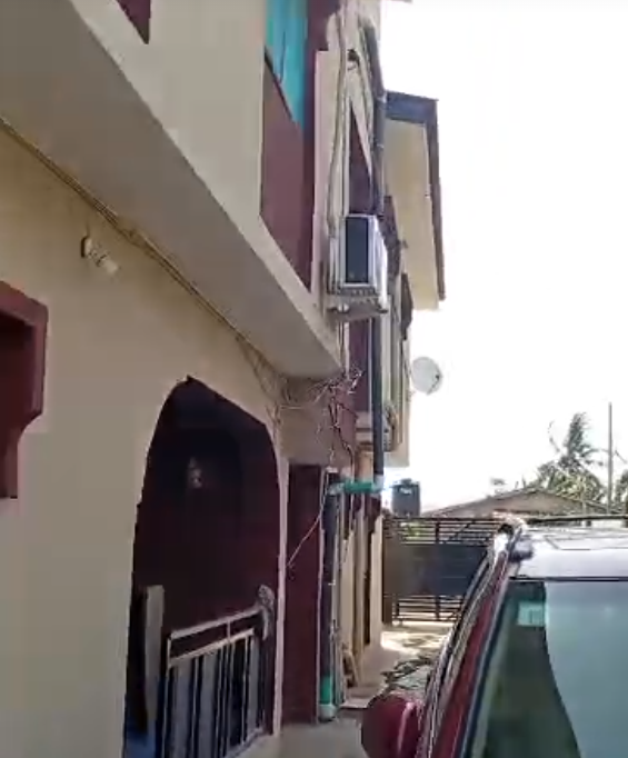 STANDARD MINI FLAT AT OLOGOGORO, ALAKUKO.