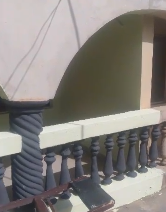 To Let Newly renovated 2 bedroom apartment with 2 toilets and baths