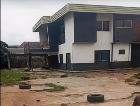 PRICE REDUCTION : 1800sqm (3plots) with Complex in Ejigbo