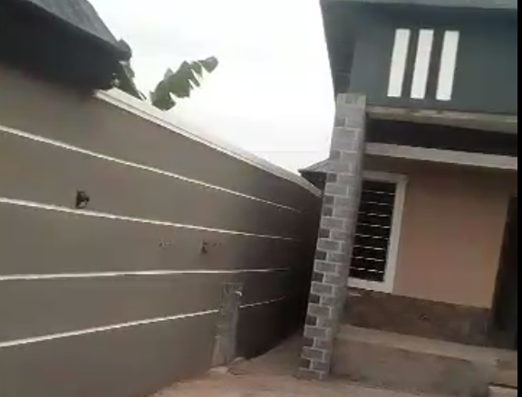 MINI FLAT TO LET AT LAFENWA 4 HOUSE TO BUS STOP