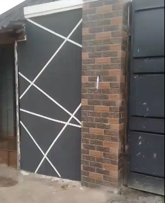 MINI FLAT TO LET AT LAFENWA 4 HOUSE TO BUS STOP