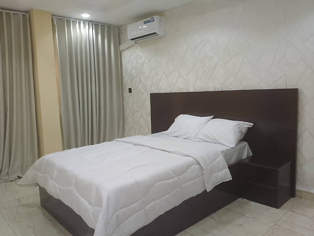 living 2 2 Bedroom Luxury Service Apartment/ Short let