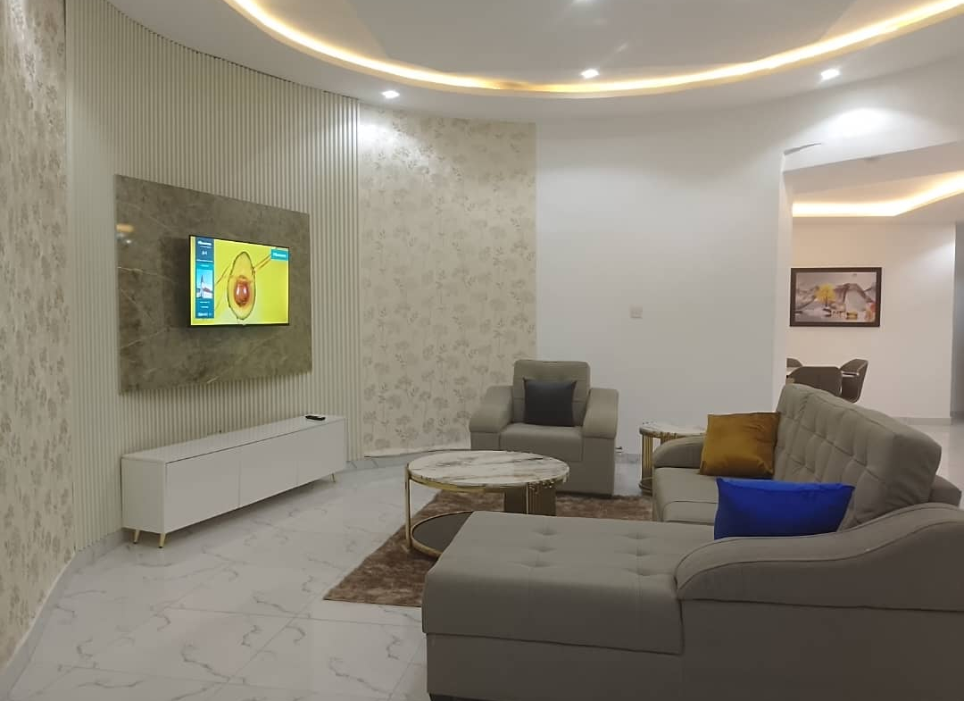 2 Bedroom Luxury Service Apartment/ Short let